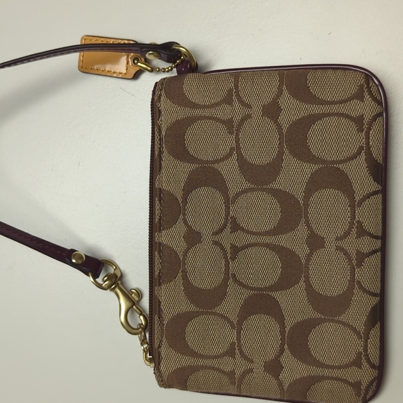 Coach wristlet in excellent condition - Picture 5 of 6